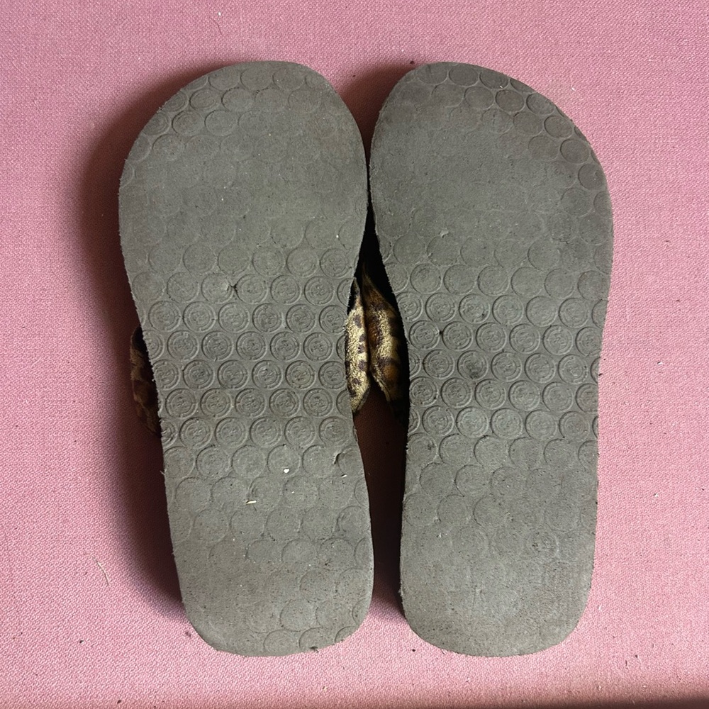 Leopard Corry’s Flip Flops - Picture 2 of 2